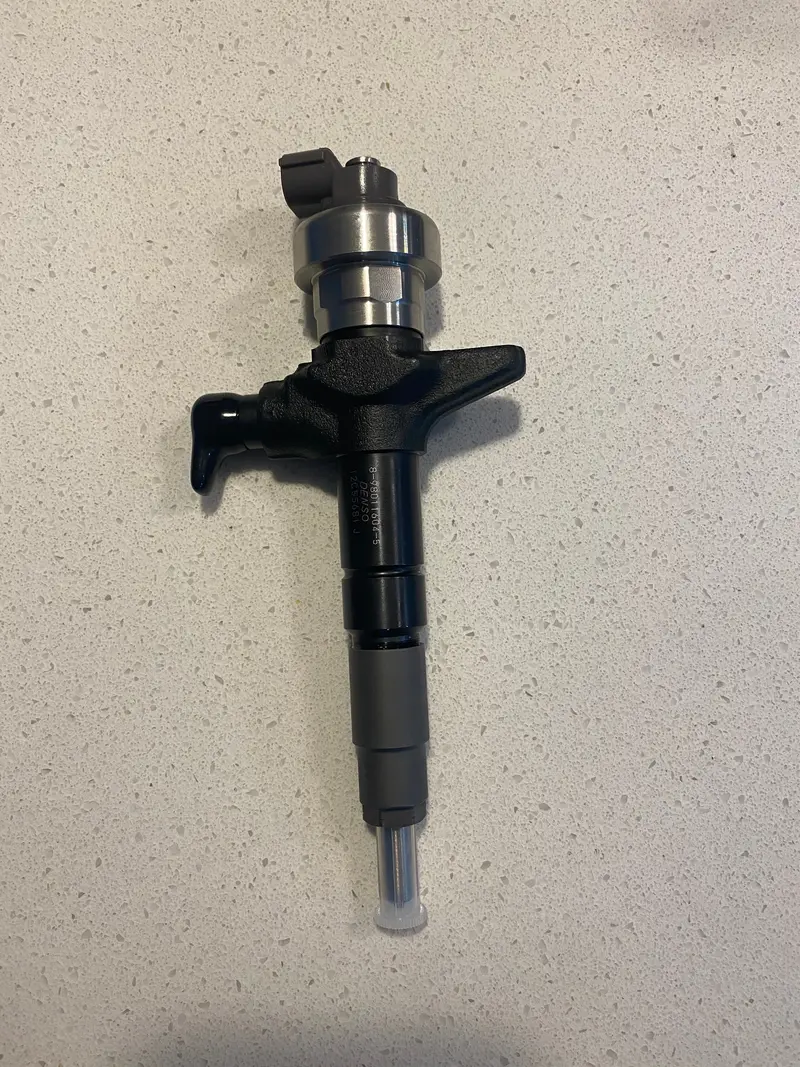 2007-2011 4Jj1 Genuine Denso Fuel Injectors & Fitting Kit. 1