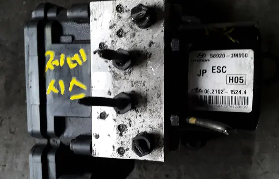 589203M050 Used Abs Module Unit  Assy For Hyundai Genesis 1