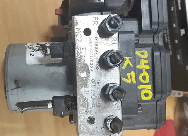 58920D4010 Used Abs Module For Kia K5 2015 1