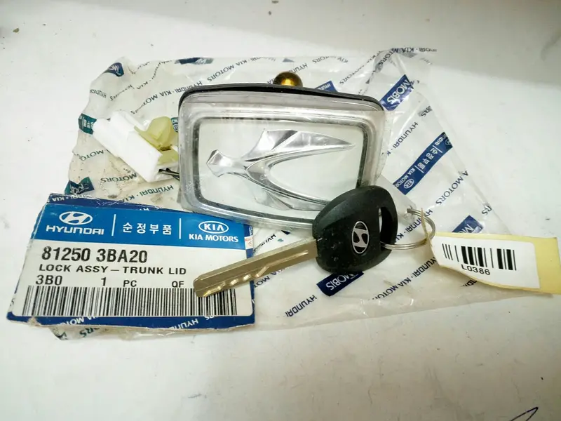 812503Ba20 Genuine Trunk Lid Lock For Hyundai Equus, #R 1