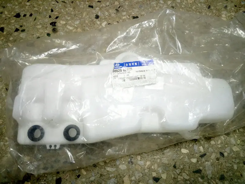 9862002100 Genuine W/Shld Washer  Reservoir For Hyundai Atoz, Kia Visto 1