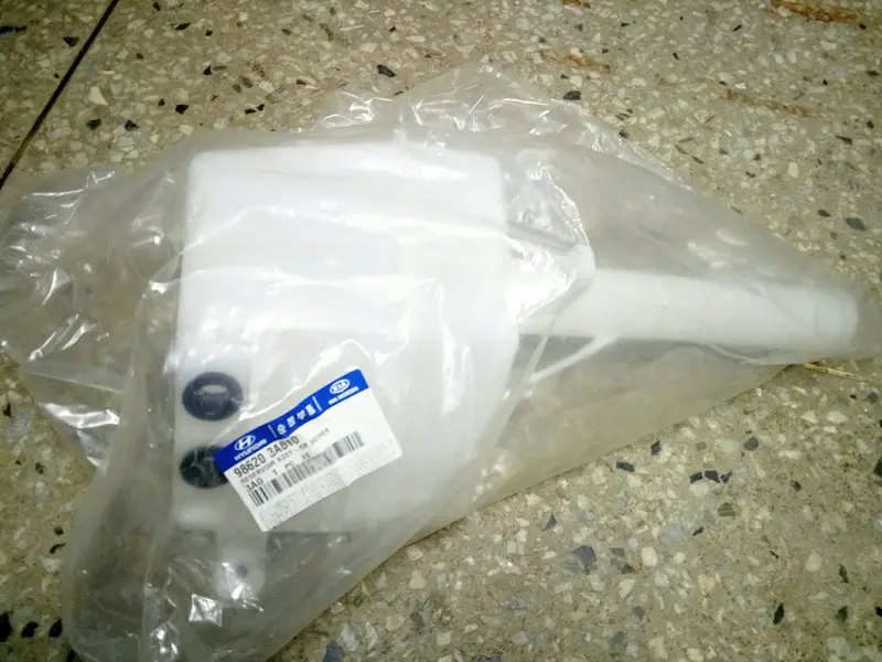 986203A010 Genuine Rear Washer Reservoir For Hyundai Trajet Xg, #P 1