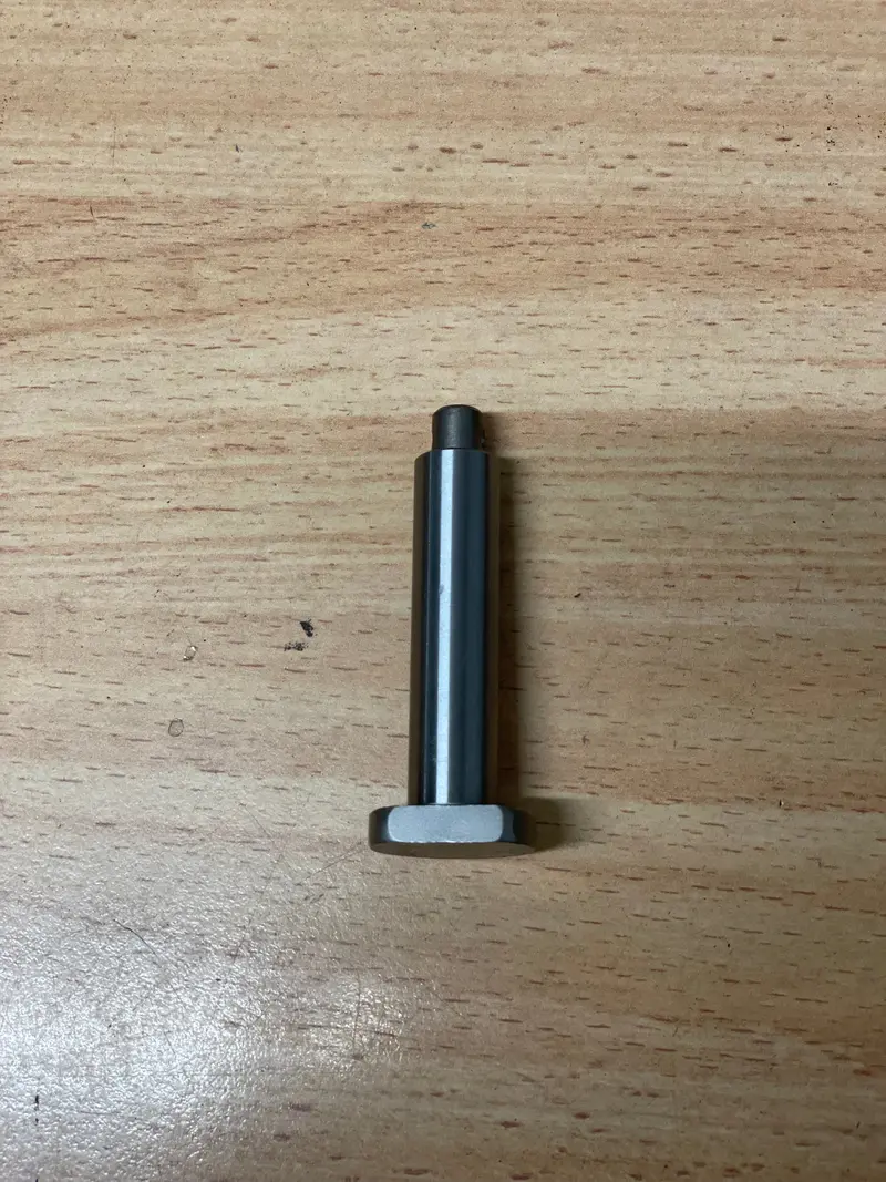 Genuine Isuzu Clutch Pivot Pin 2007-2012 Dmax, Colorado, Rodeo 1